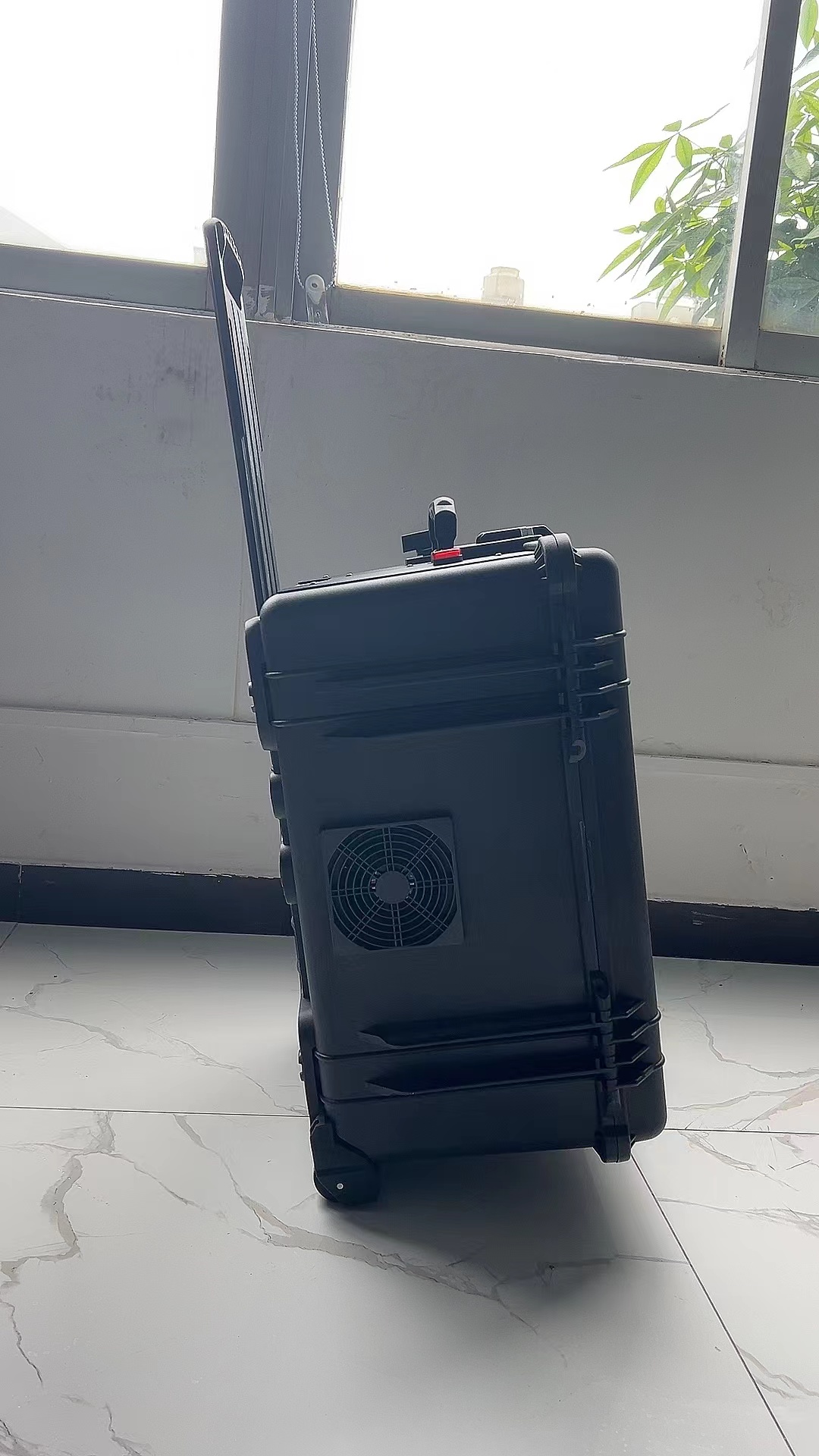 萨嘎手拉箱型移动通信干扰器